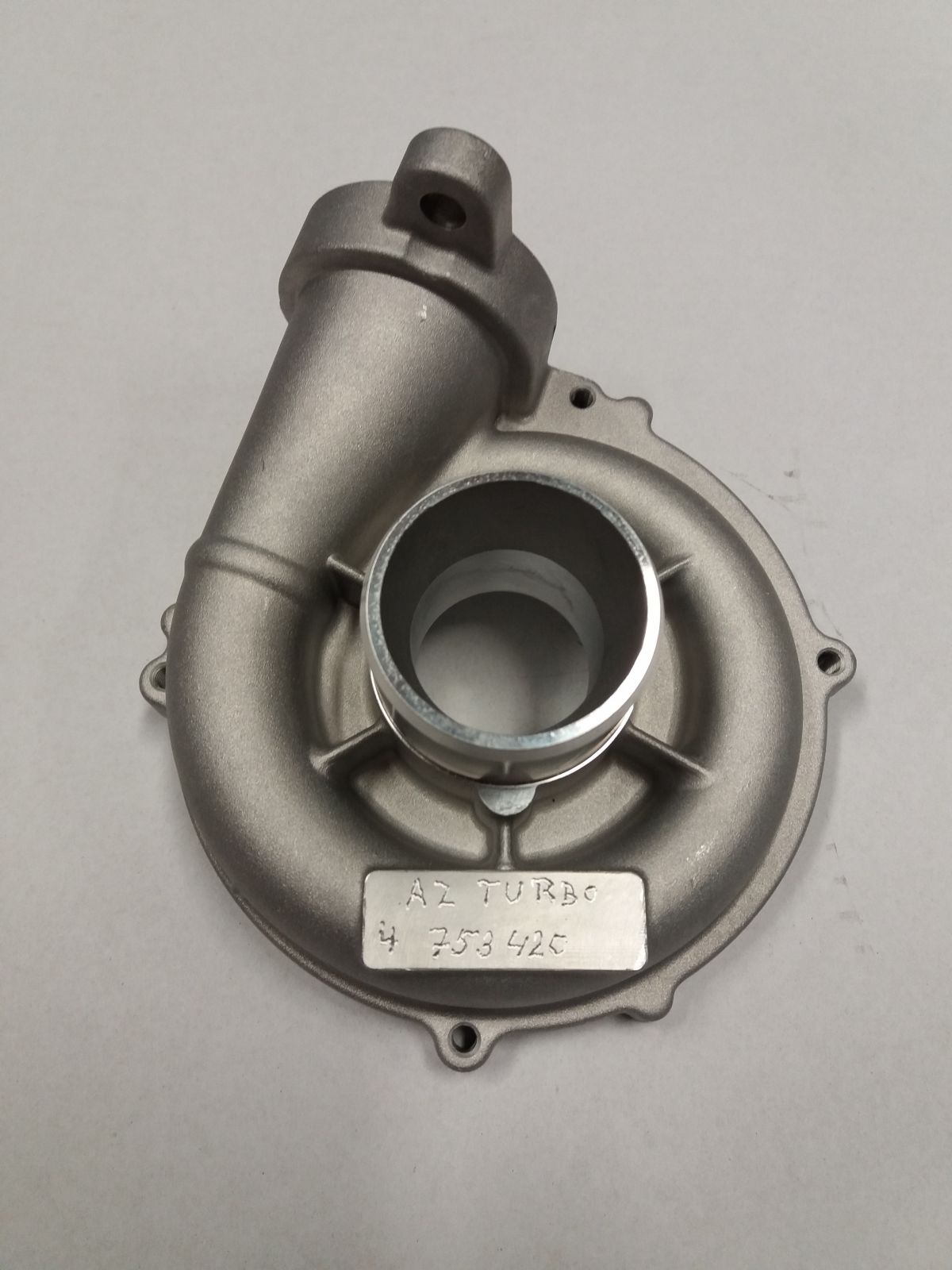 Sací komora turbodmychadla Peugeot 206 1,6HDi, 80kW, rv. 04-, Motor: DV6TED4 GARRETT